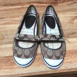 Coach flats